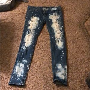 ☀️ Edgy Distresses Jeans